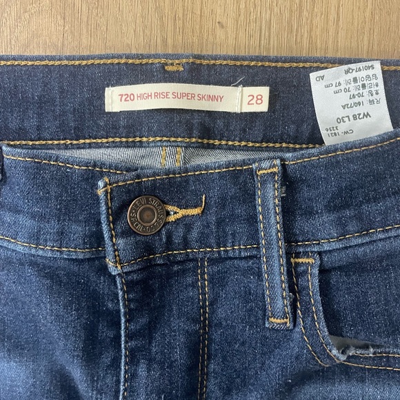 Women’s Levi’s 720 High-Rise Super skinny distressed jeans - Picture 6 of 12